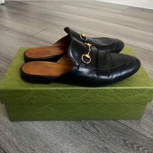 Gucci Black Leather Women's Loafers with Gold Horsebit